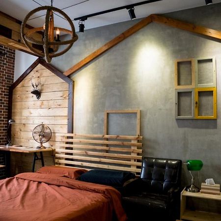 Loft Wo Design Inn Tainan Extérieur photo