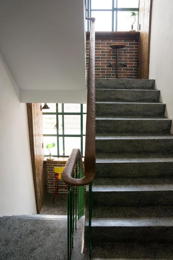 Loft Wo Design Inn Tainan Extérieur photo