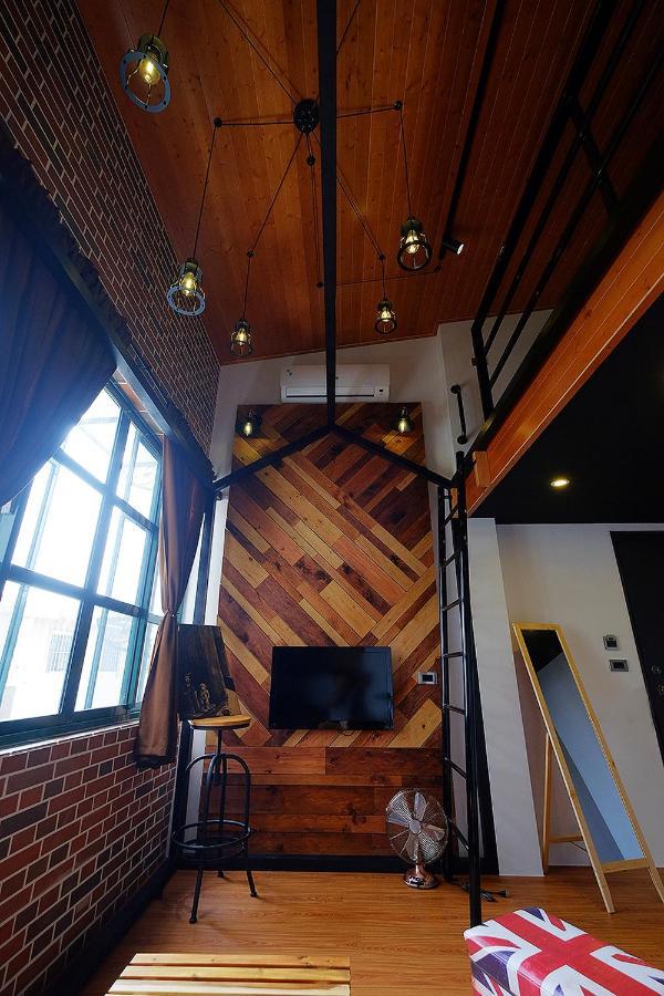Loft Wo Design Inn Tainan Extérieur photo