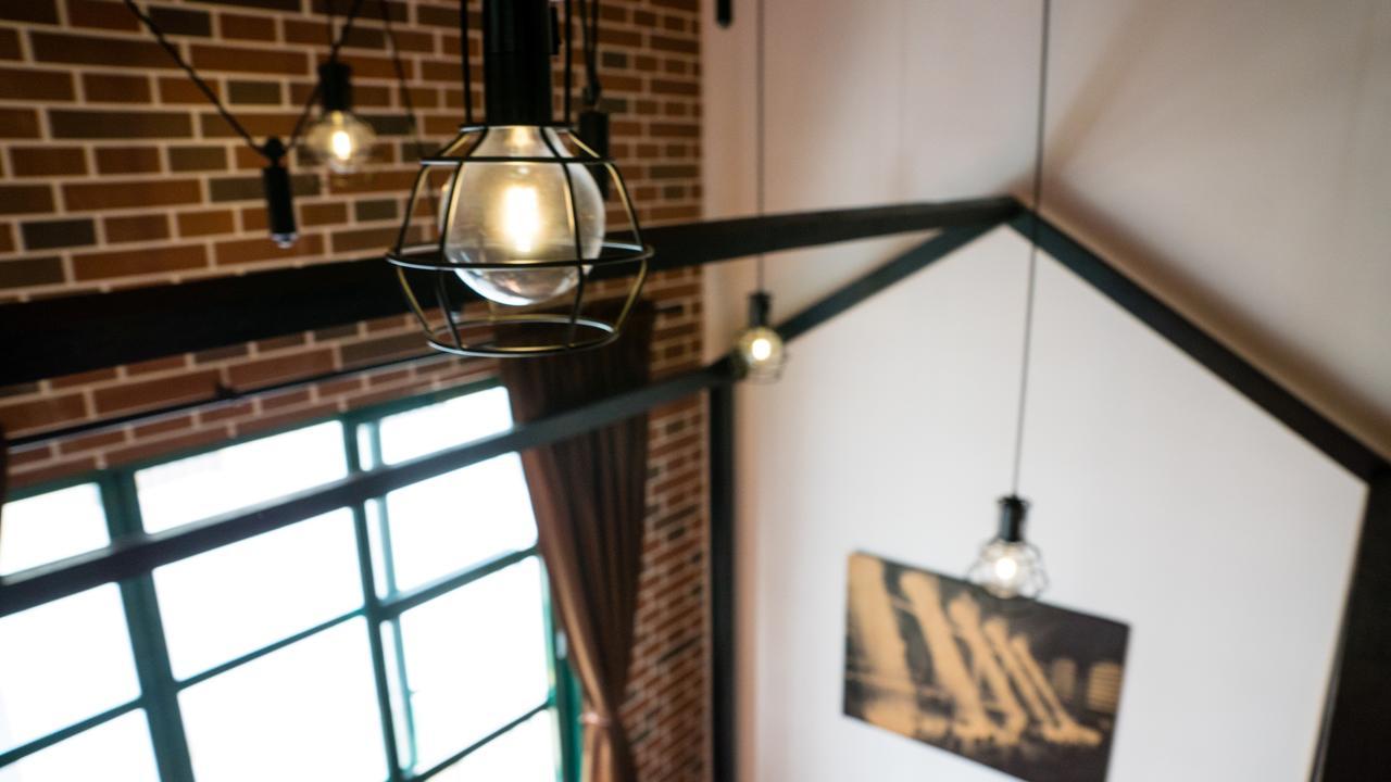 Loft Wo Design Inn Tainan Extérieur photo
