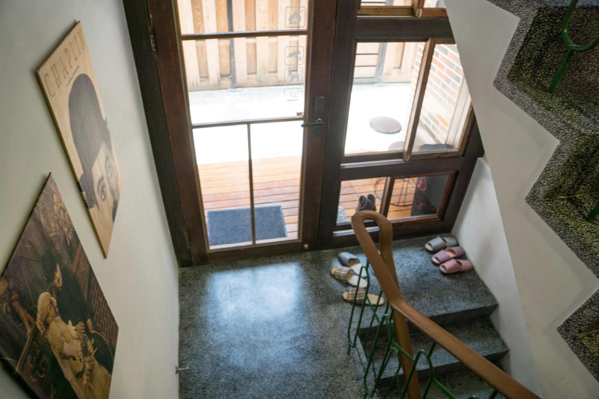 Loft Wo Design Inn Tainan Extérieur photo