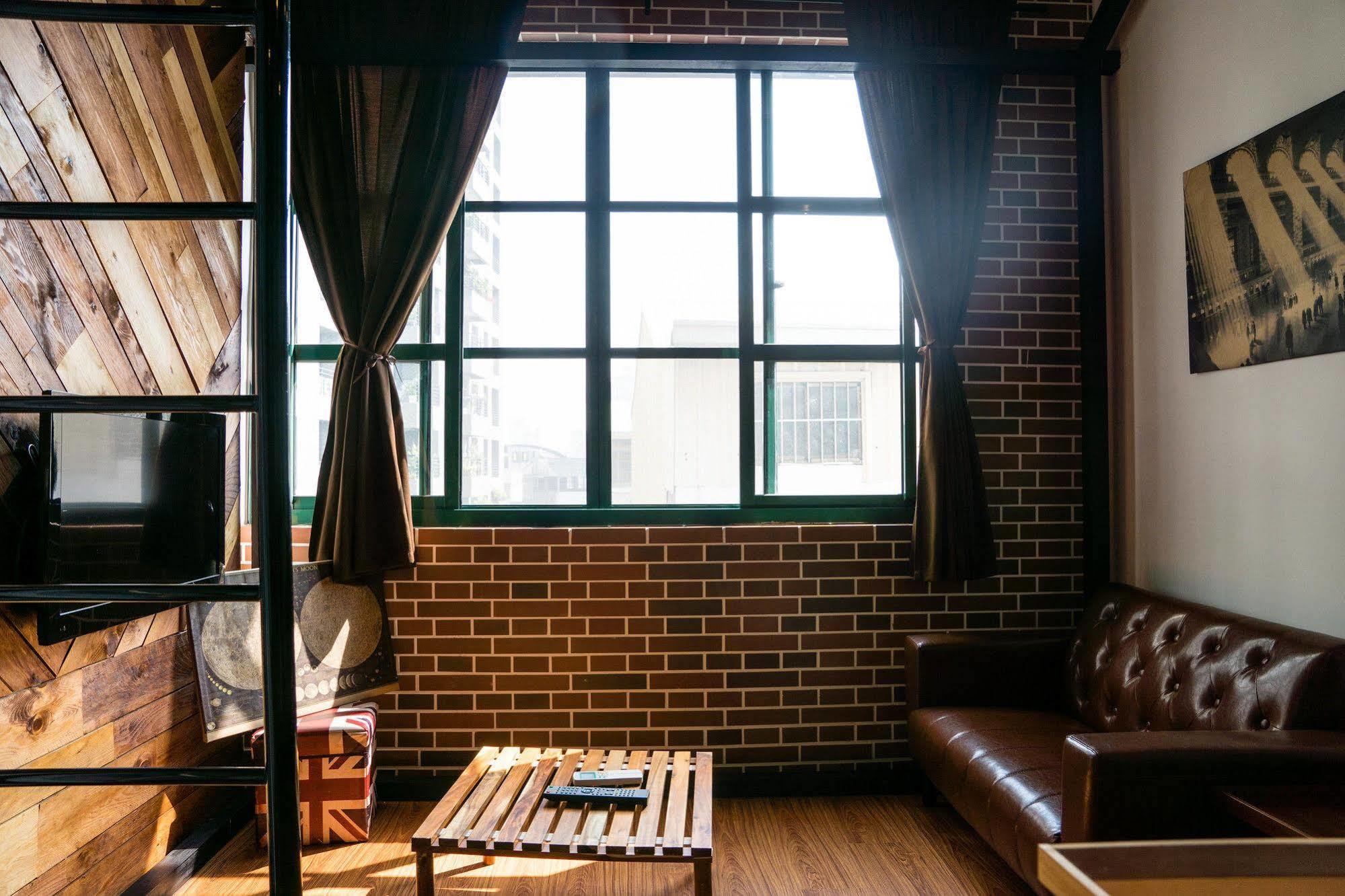 Loft Wo Design Inn Tainan Extérieur photo