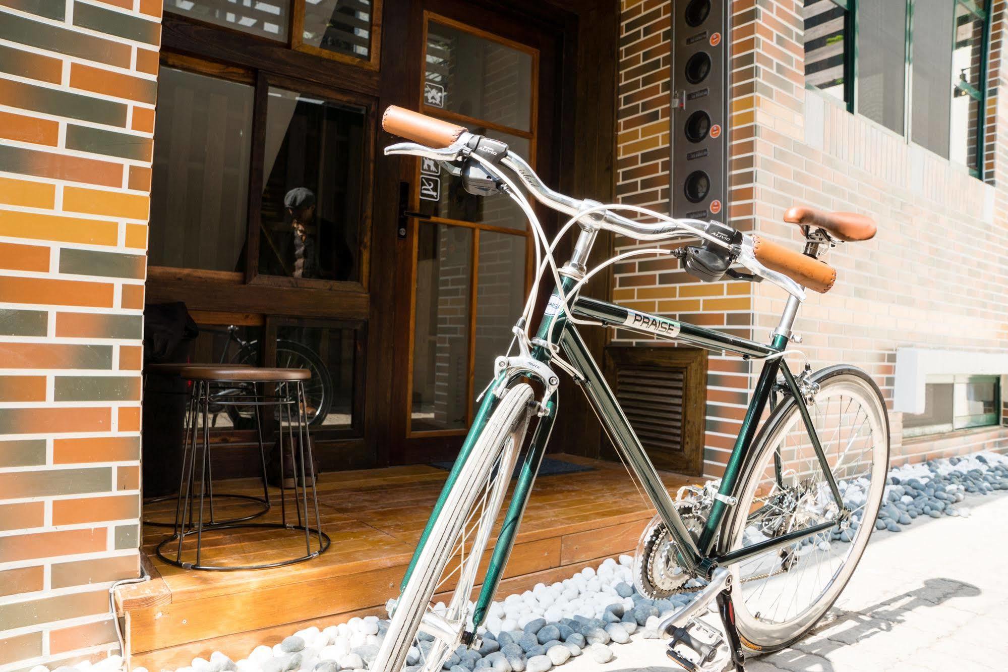 Loft Wo Design Inn Tainan Extérieur photo