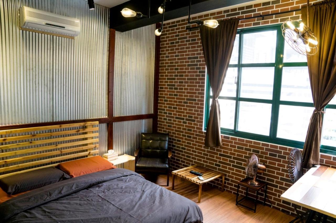 Loft Wo Design Inn Tainan Extérieur photo