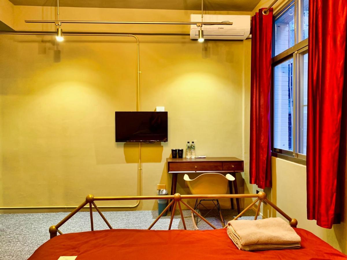 Loft Wo Design Inn Tainan Extérieur photo